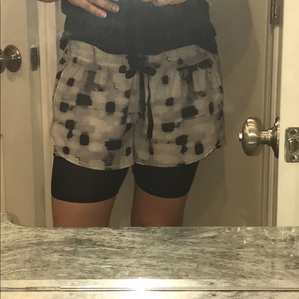 Lululemon shorts size 10